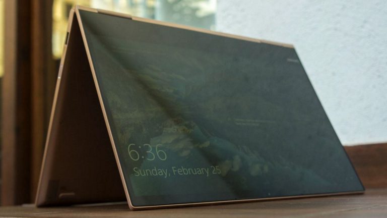 Lenovo giới thiệu hai mẫu laptop 2-trong-1 Yoga 730 và Flex 14