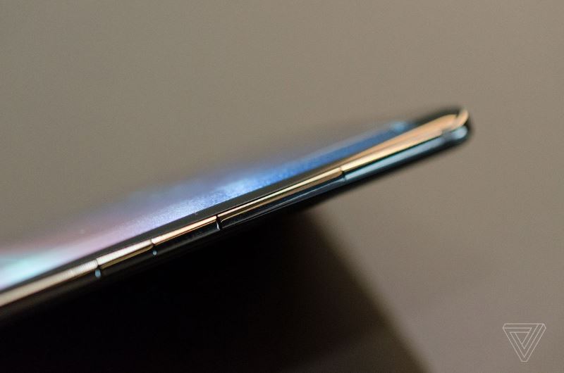 Nokia 8 Sirocco là mẫu điện thoại flagship của HMD năm nay, không có cổng cắm tai nghe