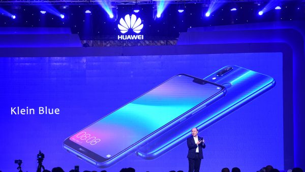 Huawei Nova 3e ra mắt: thiết kế đẹp, giá hấp dẫn