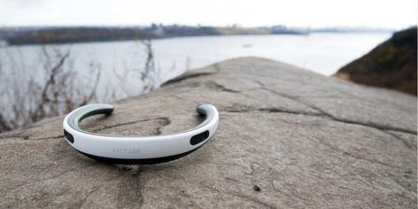 Fitt360 – Tưởng vòng đeo cổ, hóa ra là camera quay 360 độ