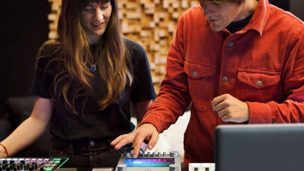 NSynth Super: thuật toán máy học sáng tác nhạc dựa trên AI