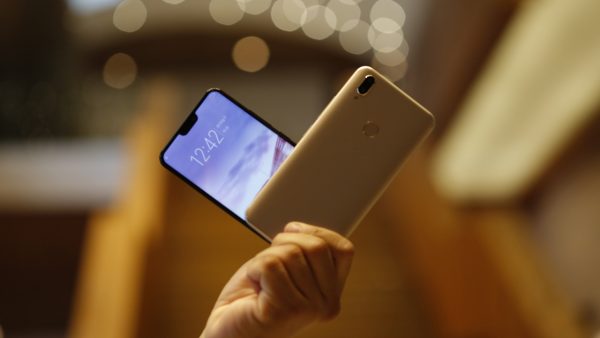 Vivo V9 mới ra mắt có gì hay?