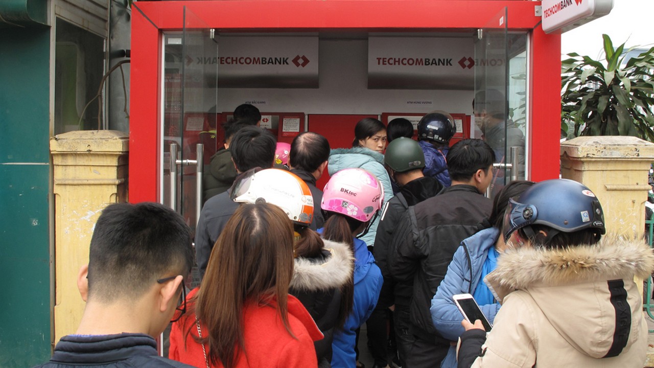 Ngân hàng Nhà nước tạm dừng tăng phí rút tiền ATM đến hết tháng 6