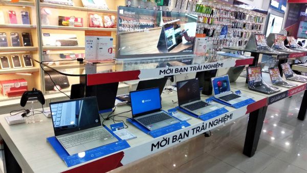 FPT Shop mở rộng Live Demo Laptop tại 20 cửa hàng trên toàn quốc