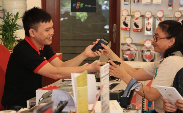 FPT Shop tặng vé xem World Cup 2018 cho khách hàng thanh toán bằng thẻ visa