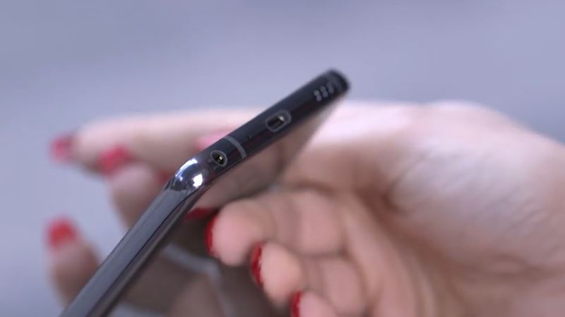 Cổng cắm tai nghe LG G7 ThinQ
