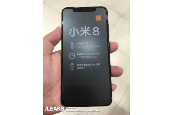 Xuất hiện hình ảnh trên tay Xiaomi Mi 8 với thiết kế tai thỏ