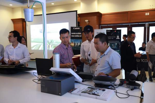 Canon giới thiệu loạt giải pháp máy chiếu cho gia đình và doanh nghiệp Việt