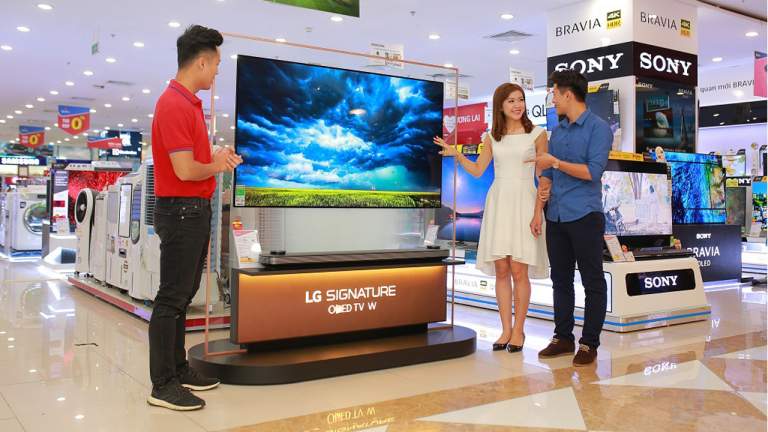 VinPro cho khách mượn TV xem World Cup miễn phí