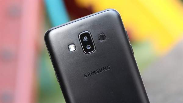 Samsung Galaxy J7 Duo bán độc quyền trên Lazada, giá 5,49 triệu đồng