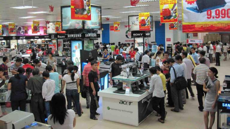 Vì sao Nguyễn Kim bị cưỡng chế tài khoản?