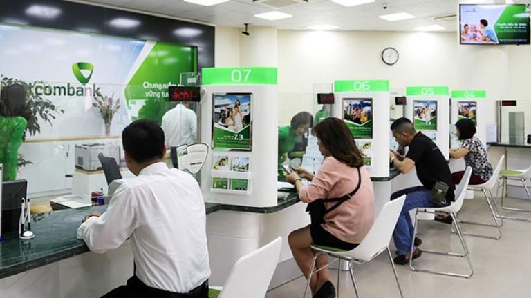 ‘Dội bom’ tin nhắn người dùng, Vietcombank xin lỗi vì hệ thống nhà mạng cung cấp dịch vụ bị lỗi