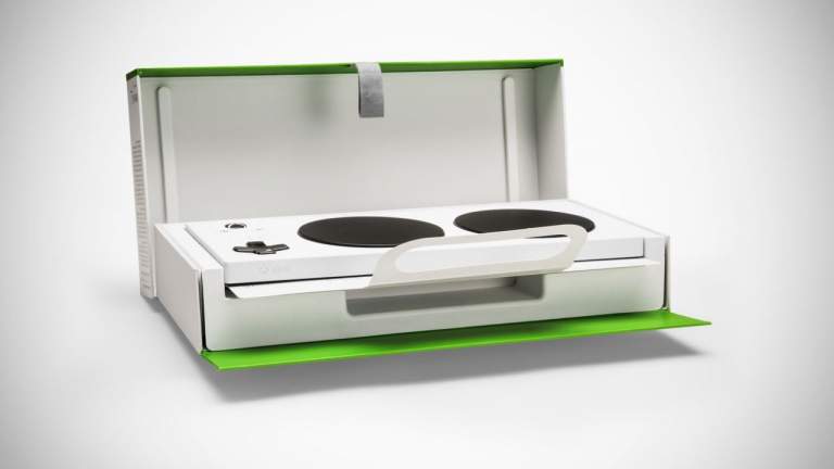 Hộp đựng Xbox Adaptive Controller được thiết kế để người khuyết tật cũng dễ dàng mở bằng răng