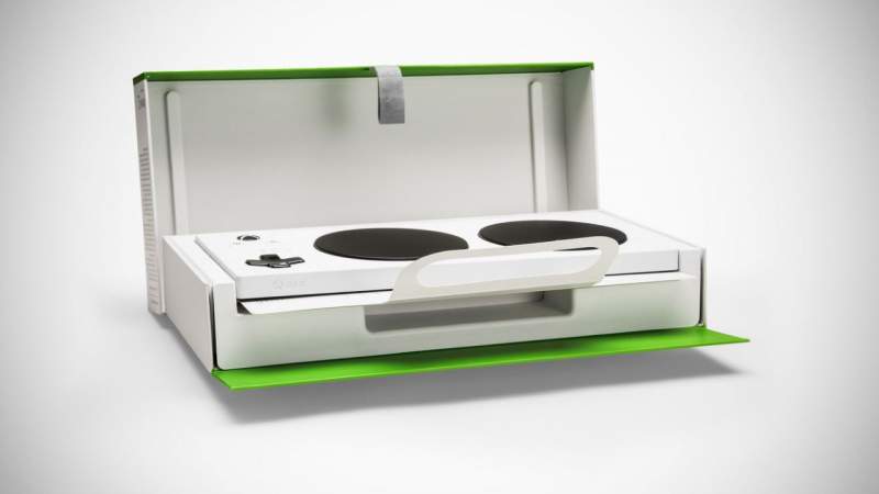 Hộp đựng Xbox Adaptive Controller được thiết kế để người khuyết tật cũng dễ dàng mở bằng răng