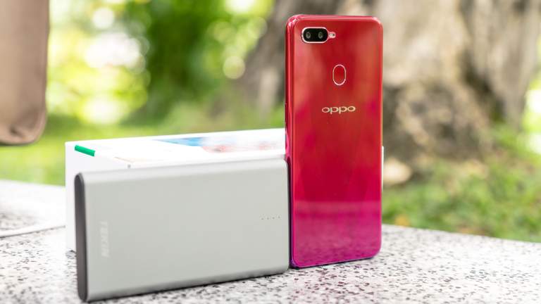 FPT Shop: Hơn 11.000 đơn đặt hàng OPPO F9, 1800 máy bán ra