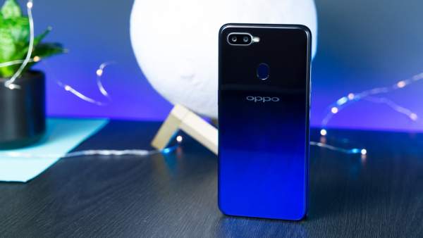 FPT Shop: Hơn 11.000 đơn đặt hàng OPPO F9, 1800 máy bán ra