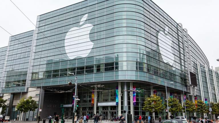 Sau khi Apple đạt vốn hoá 1000 tỷ USD, Tim Cook nói gì với nhân viên?