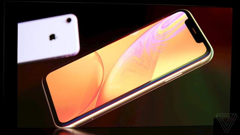 Lo người dùng thất vọng với iPhone mới, FPT Shop đề nghị Apple bán bản 2 SIM vật lý tại VN