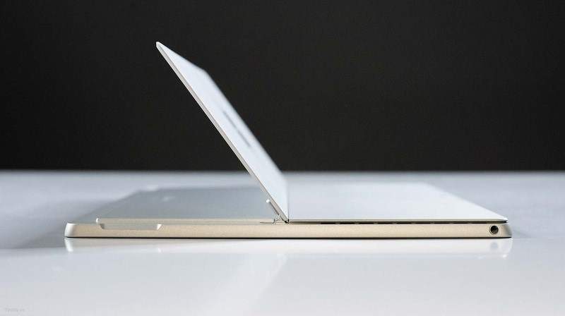 Surface Pro 6 lộ giá bán khởi điểm 799 USD
