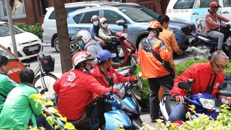 Ứng dụng đặt xe: kẻ cười người khóc