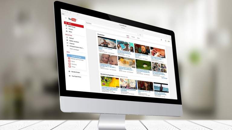 Cách tạo một playlist YouTube nhanh từ danh sách bạn gõ