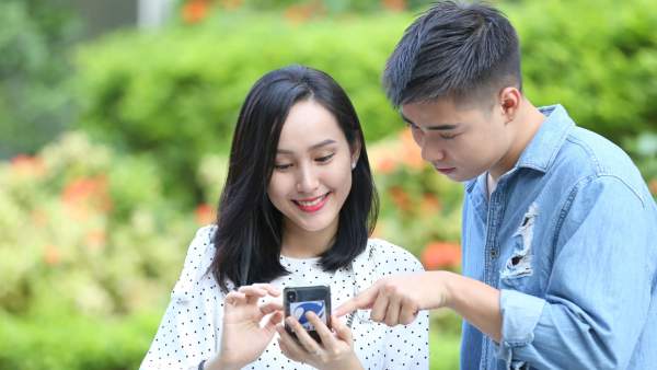 Từ 7/10, nhà mạng khuyến cáo khách hàng cập nhật danh bạ tự động bằng ứng dụng