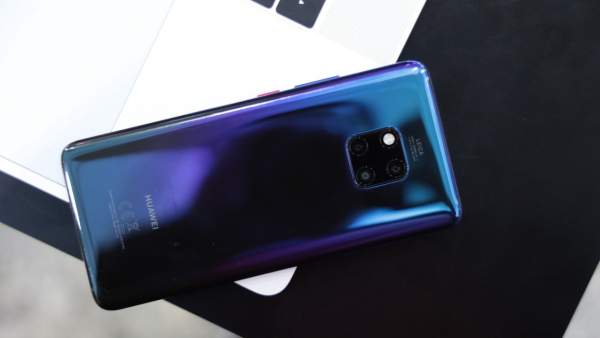 Đánh giá Huawei Mate 20 Pro: “Đắt xắt ra miếng”?