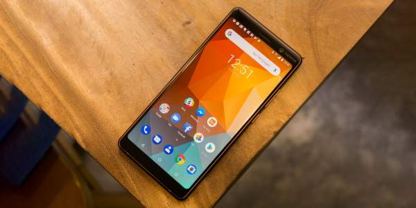 Chọn smartphone chạy Android One: Nokia 7 Plus hay Xiaomi Mi A2?