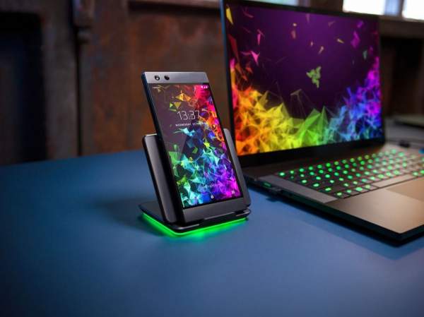 Razer Phone 2 dành cho người chơi game, giá gần 19 triệu đồng