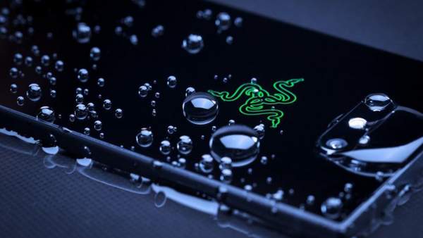 Razer Phone 2 dành cho người chơi game, giá gần 19 triệu đồng