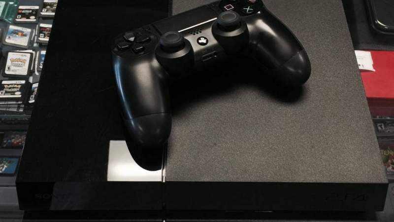 Sony bắt đầu kiện người dùng bán máy PS4 bẻ khóa