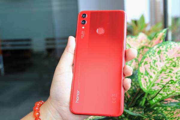 Đánh giá Honor 8X: màn hình tai thỏ thời thượng, chụp ảnh đẹp, giá vừa tiền
