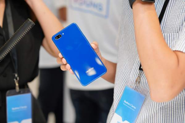 Hôm nay (26/11), Realme C1 bản màu xanh bán ra qua kênh online