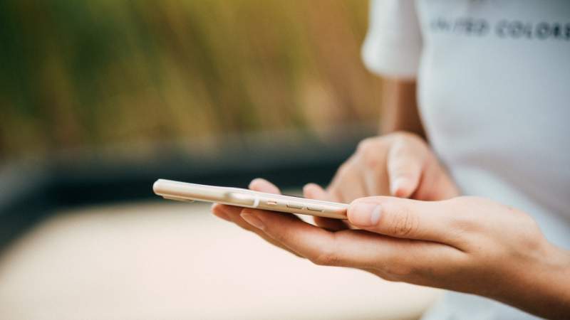 Xem một vài thông số iOS nhanh bằng Siri Shortcuts