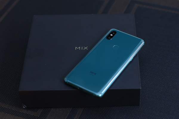 Xiaomi công bố bán Mi MIX 3 tại Việt Nam, giá 12,99 triệu đồng