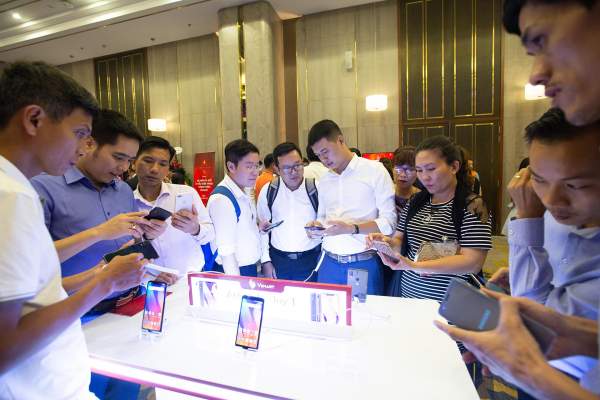 Smartphone Vsmart gây ấn tượng với chính sách "101 ngày bảo hành 1 đổi 1"