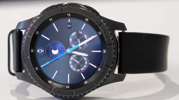 Chọn smartwatch 6 triệu đồng
