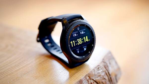 Chọn smartwatch 6 triệu đồng