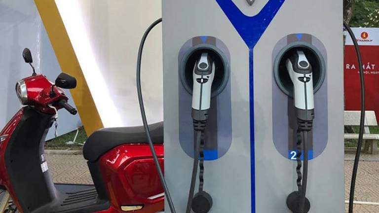 Sạc pin cho xe máy điện VinFast ở đâu?