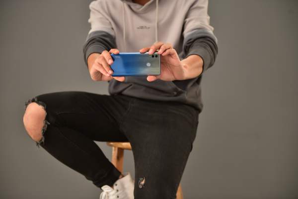 Không khó để phái mạnh trổ tài selfie