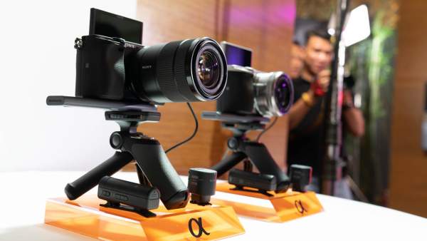 Sony α6400: Máy ảnh không gương lật có tốc độ lấy nét nhanh nhất thế giới