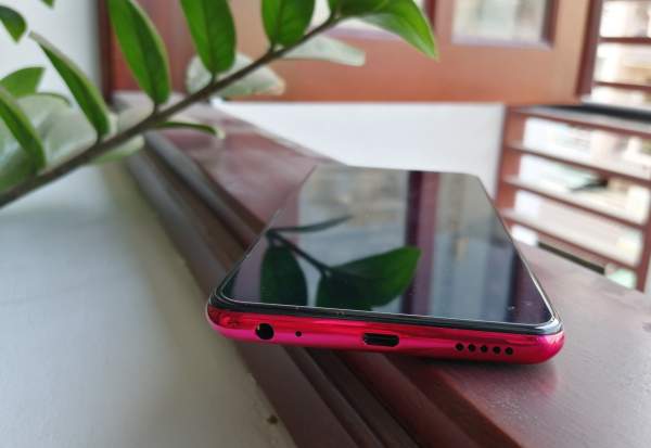 Trải nghiệm Vivo V15: màn hình tràn viền với camera trượt