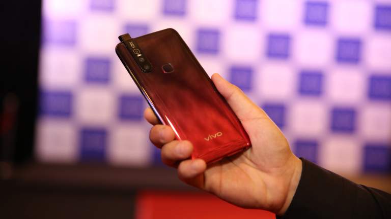 Tổng hợp quà tặng kèm Vivo V15 tại các hệ thống bán lẻ ĐTDĐ