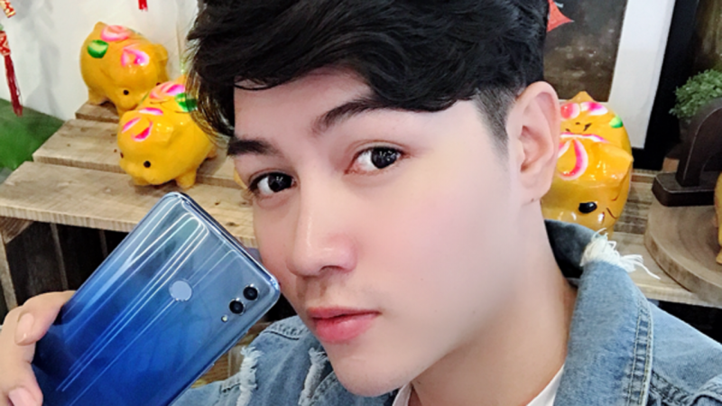 Không khó để phái mạnh trổ tài selfie