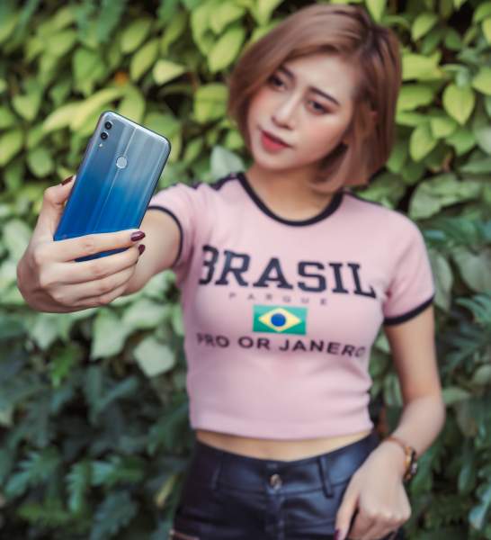Không khó để phái mạnh trổ tài selfie
