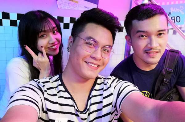 Không khó để phái mạnh trổ tài selfie