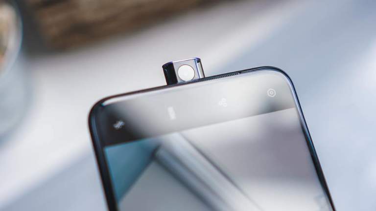 Chọn điện thoại có camera “tàng hình”
