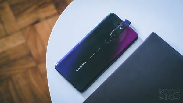 Chọn điện thoại có camera "tàng hình"