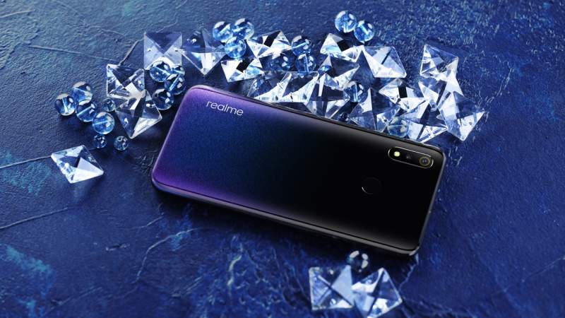 Chọn điện thoại 4 triệu đồng: Realme 3 hay Samsung Galaxy A20?