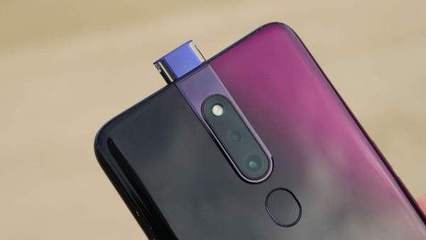 Chọn điện thoại có camera "tàng hình"